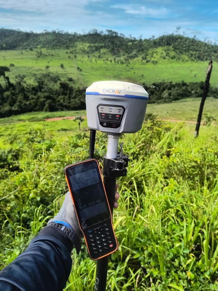 Receptor GNSS em levantamento topográfico